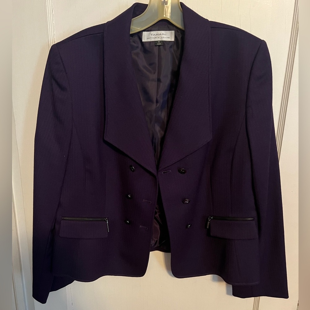 Tahari vintage women’s suit